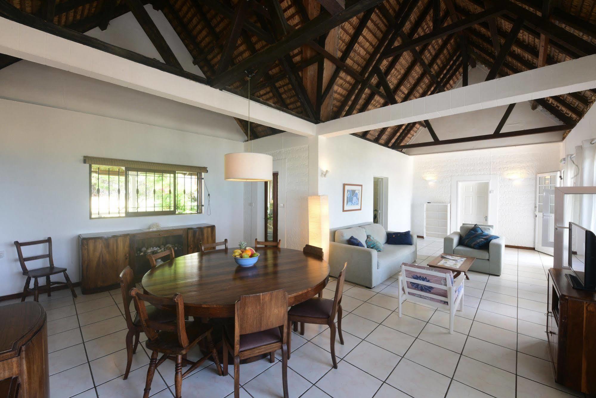 Veloutier Blanc Beachfront Villa By Staymauritius Esterno foto